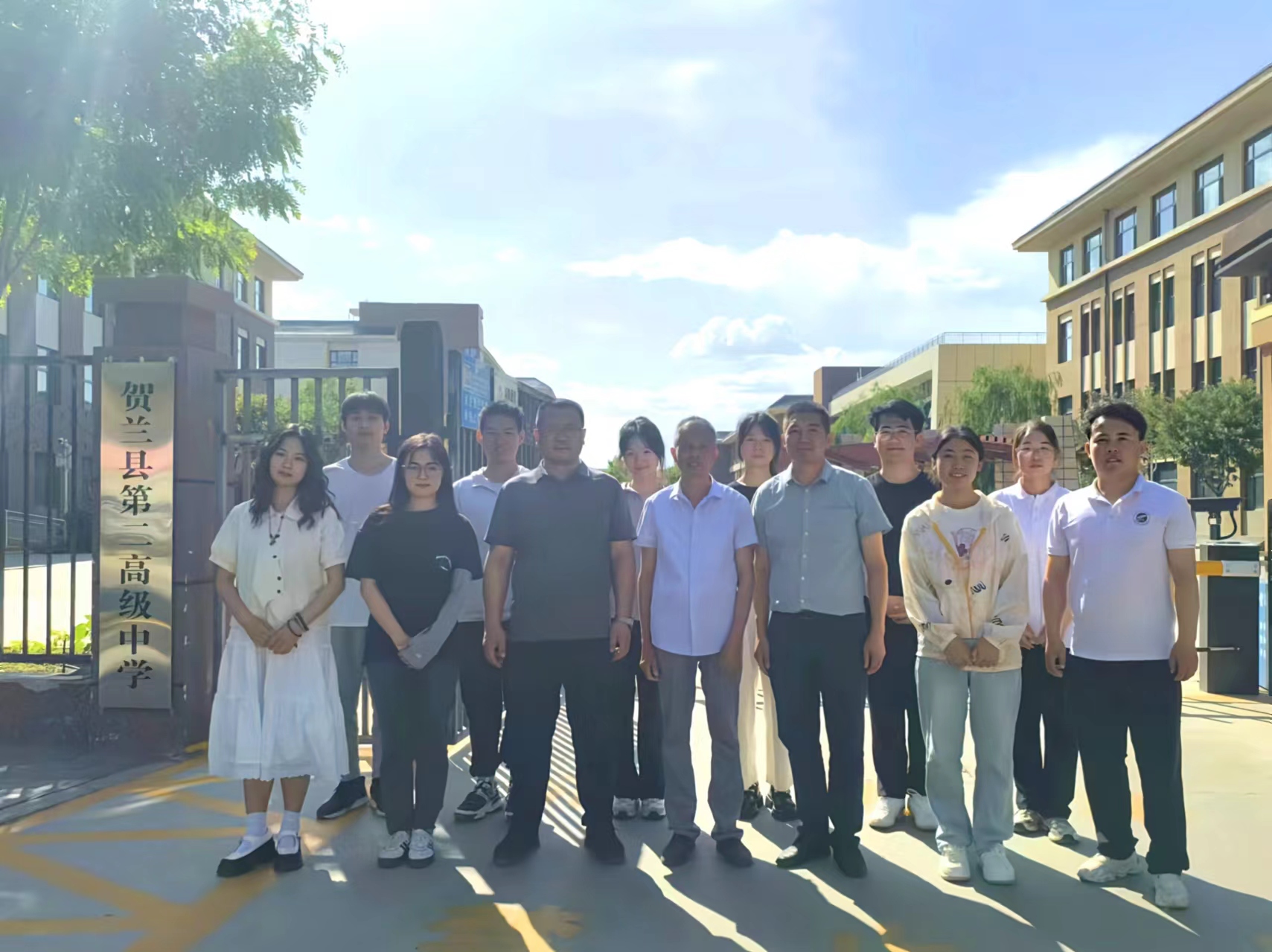beat365中文唯一官网资助政策宣讲小组与贺兰县教育体育局老师合影 beat365中文唯一官网资助政策宣讲小组与贺兰县教育体育局老师合影