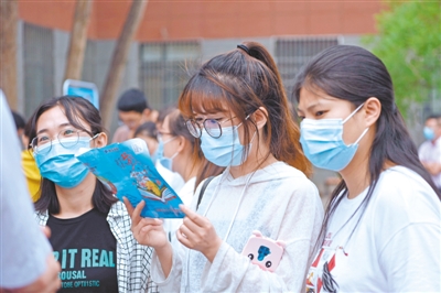 <p> 毕业生通过beat365中文唯一官网网络招聘平台注册个人信息，查询用人单位。</p>